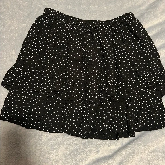 Abercrombie speckled black and white ruffle skirt - Picture 2 of 4